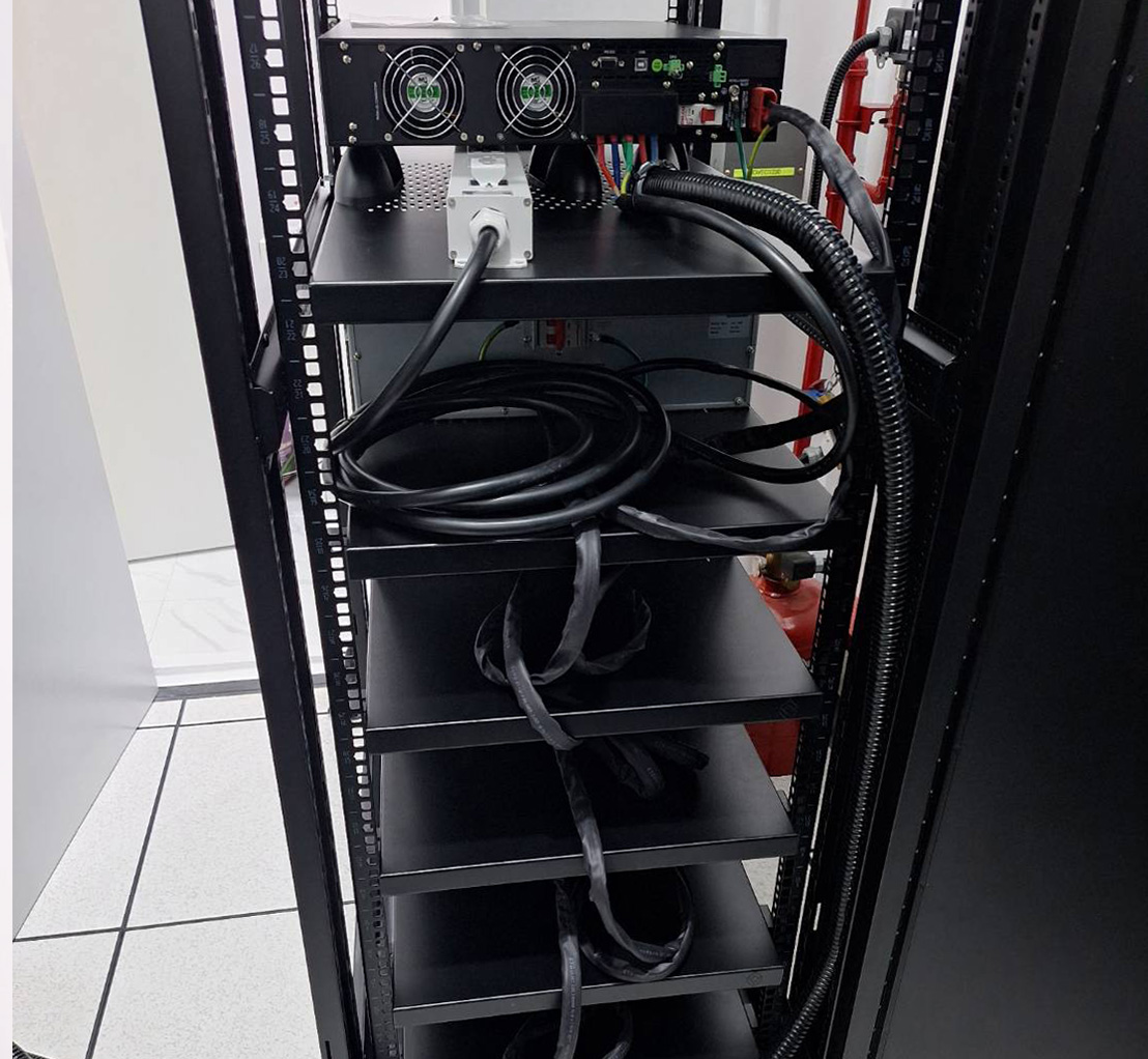 Cleanline UPS TR-6000 ติดตั้งใช้งานในห้อง Server ศูนย์ข้อมูล บริษัทให้คำปรึกษาด้านซอฟแวร์